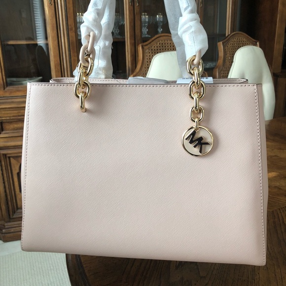 Michael Kors Handbags - 🆕 MK Cynthia Leather Satchel Bag